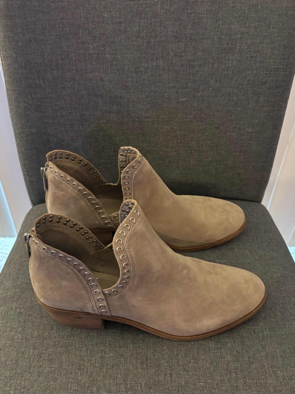 Vince Camuto Chateau True Suede Ankle Booties Size 8M